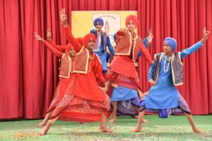 Boys_performing_bhangra_on_punjabi_folk_music-Gramotthan_Secondary_School_Suratgarh