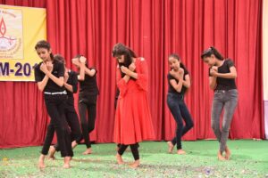 Girls_Performing_Dance-Gramotthan_Secondary_School_Suratgarh (2)